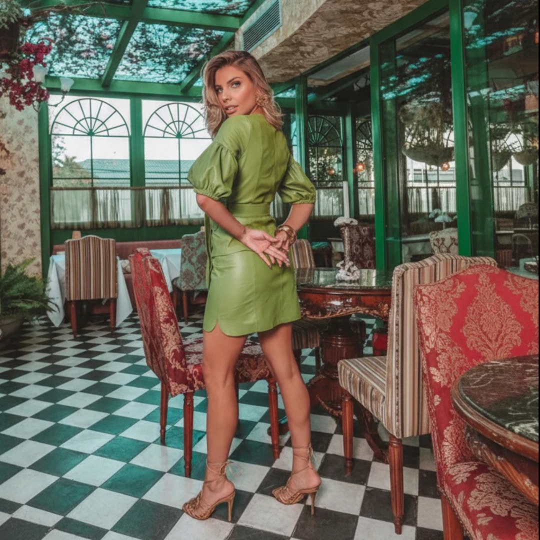 Saia Reta Curta Couro